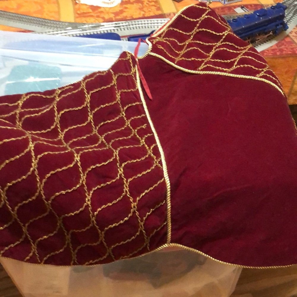 Christmas Tree Skirt Velvet Burgundy Red Gold Beaded Diameter 47” - Picture 3 of 6